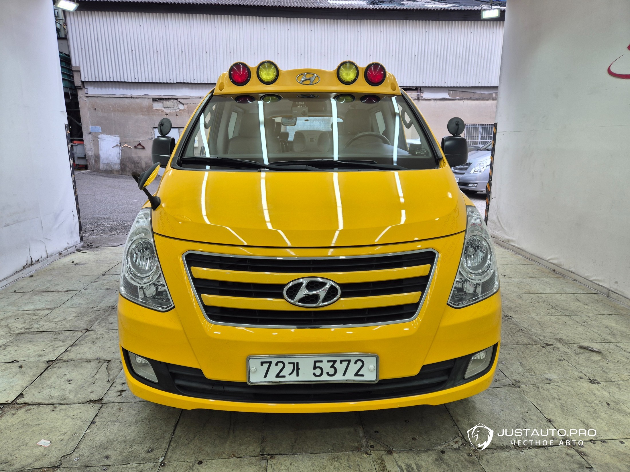Автомобиль Hyundai Starex
