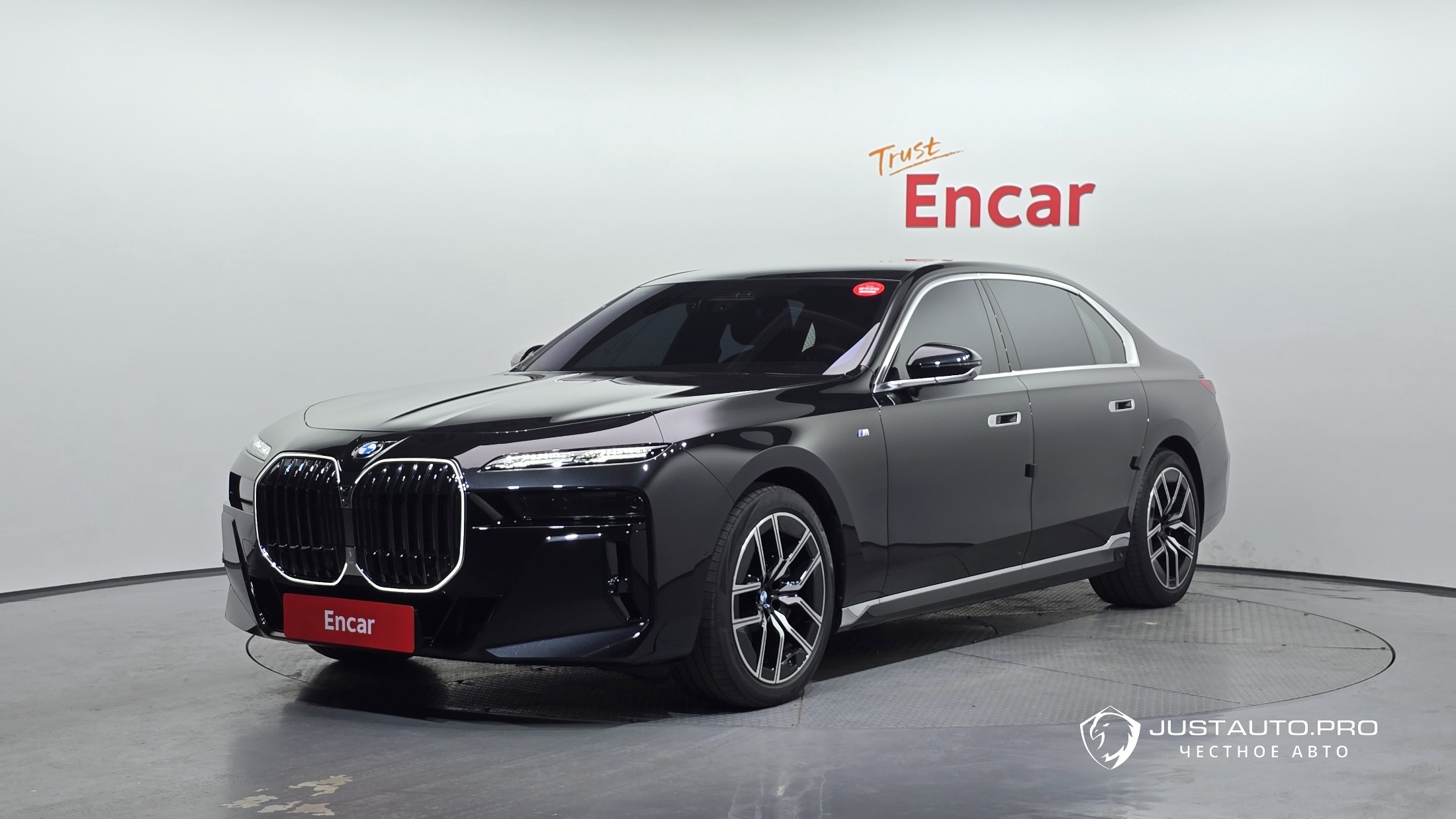 Автомобиль BMW 7-Series