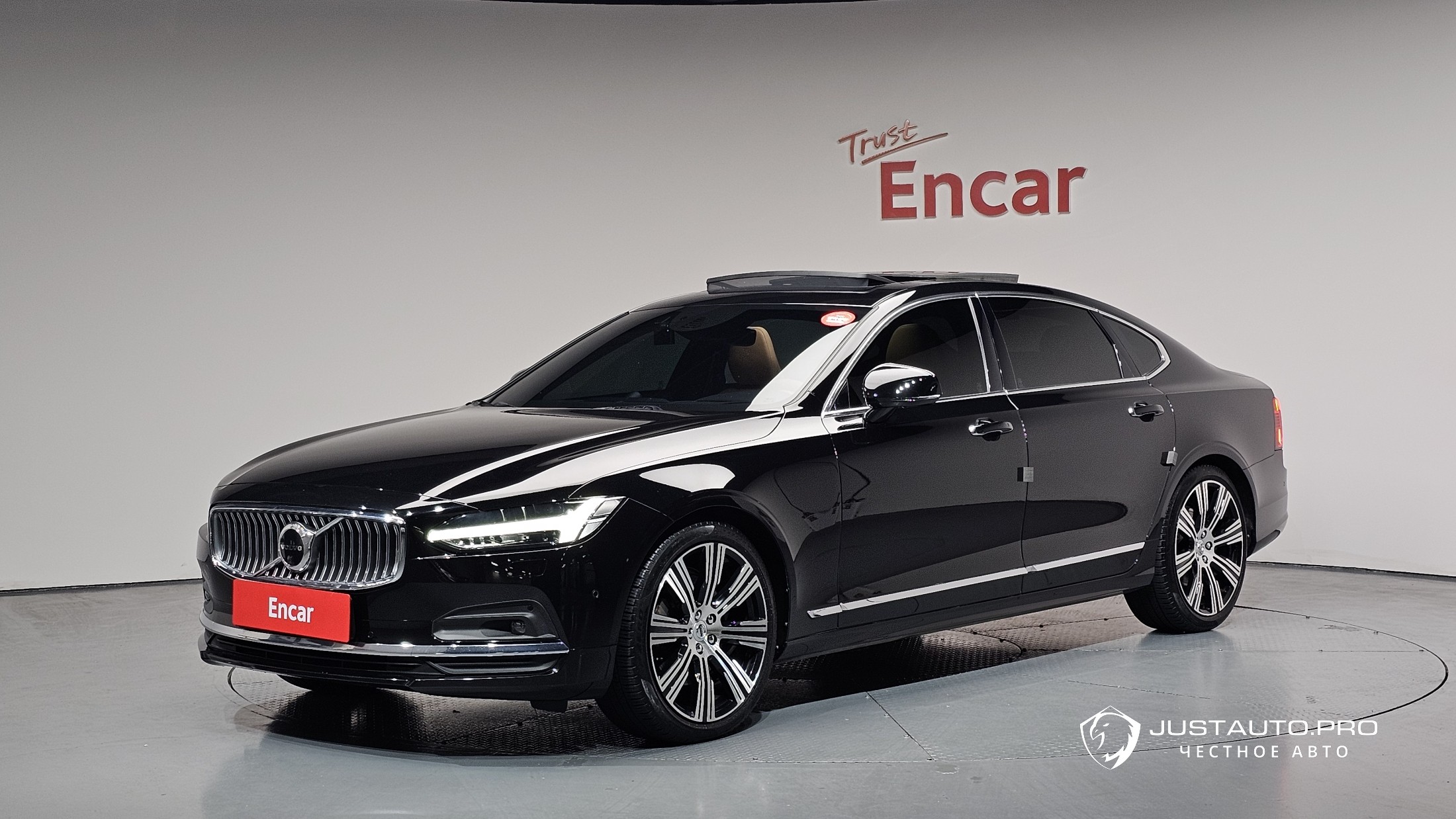 Автомобиль Volvo S90