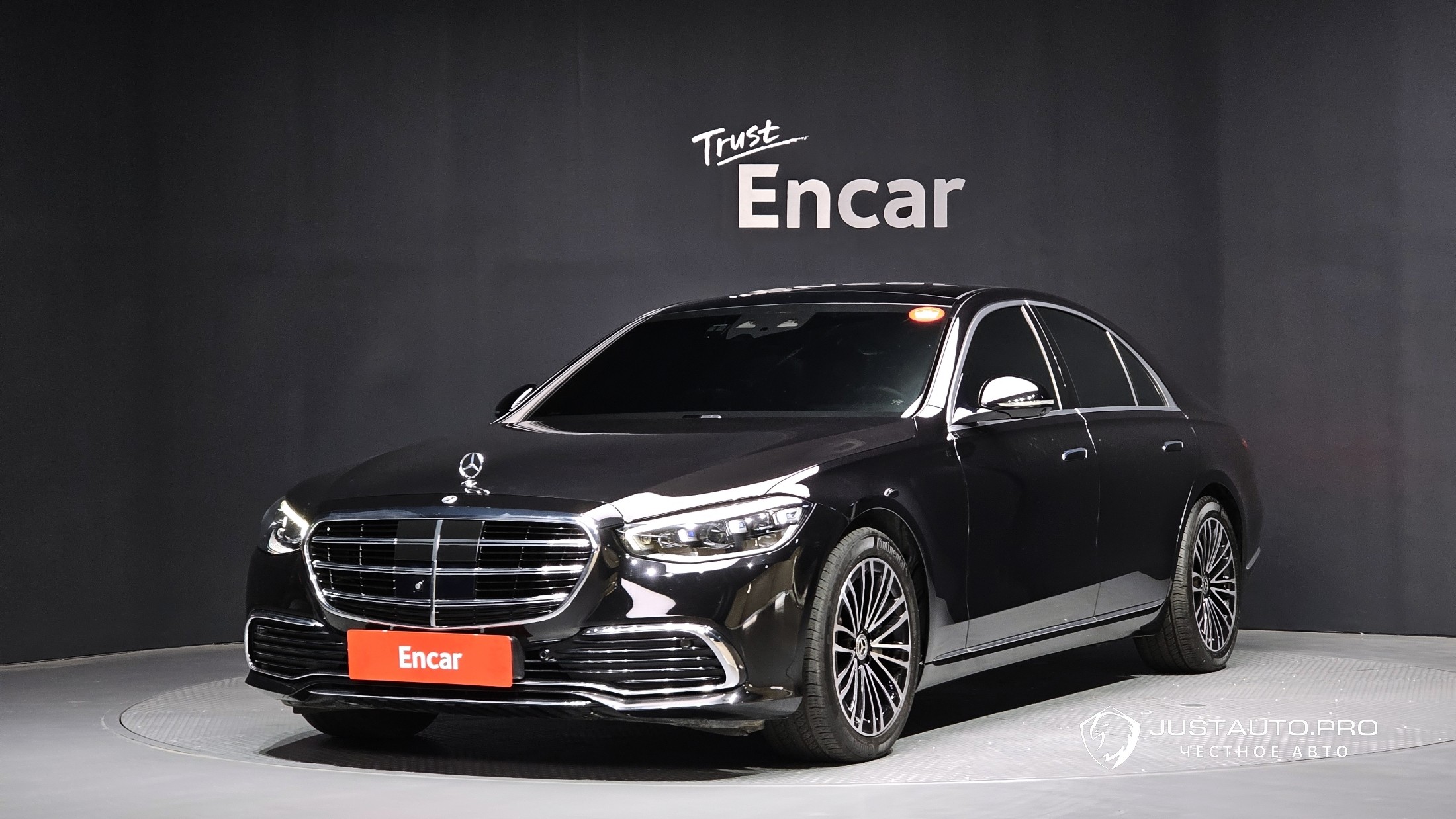 Автомобиль Mercedes-Benz S-Class