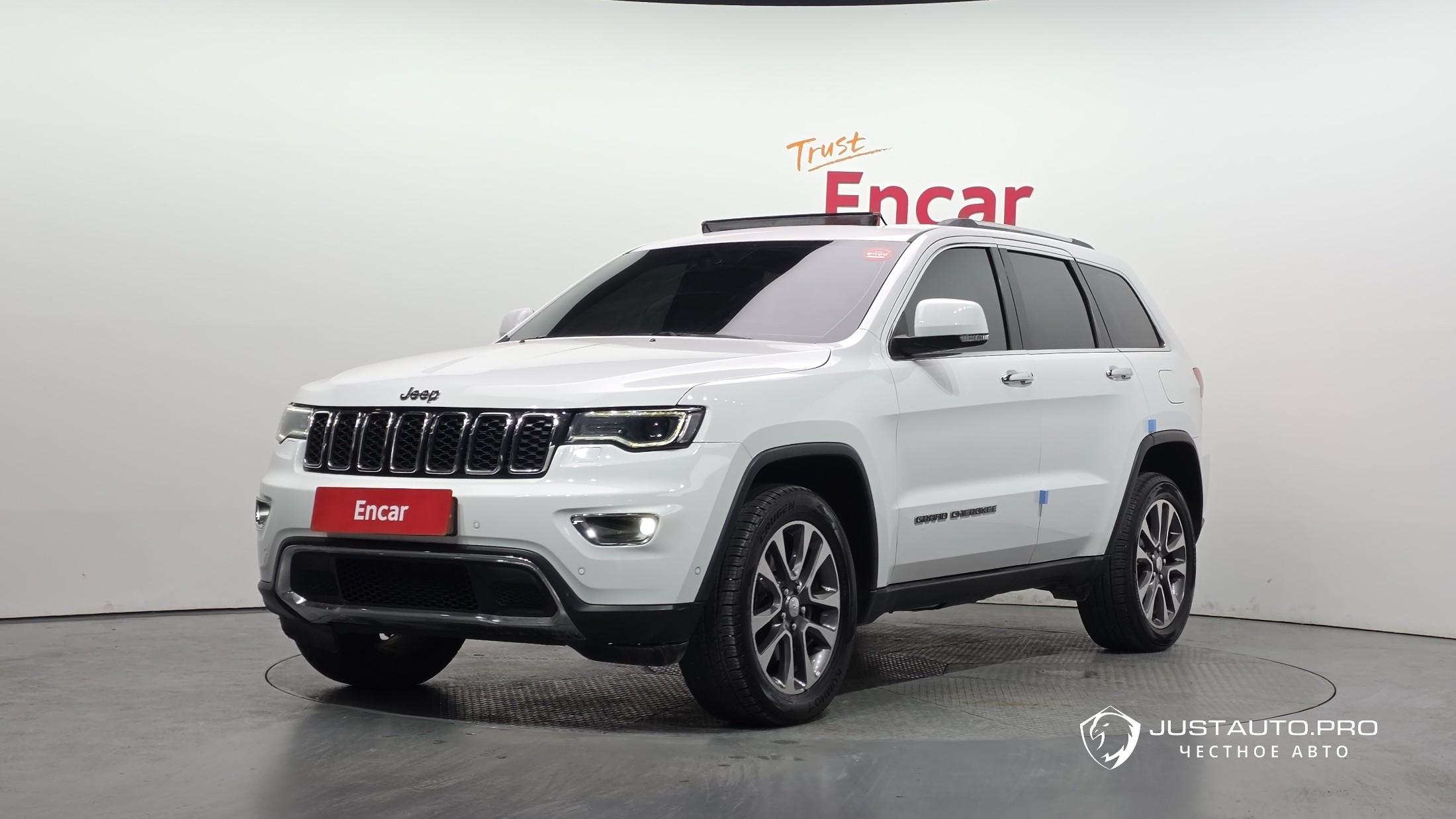 Автомобиль Jeep Cherokee