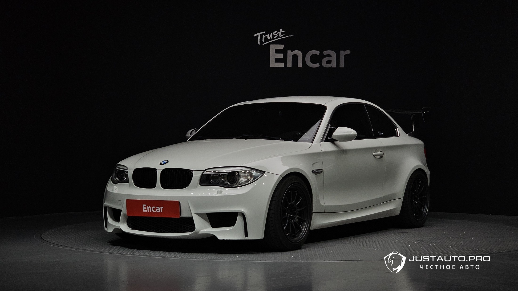 Автомобиль BMW 1M