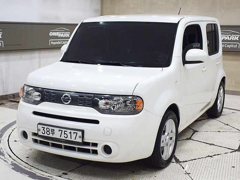 Автомобиль Nissan Cube