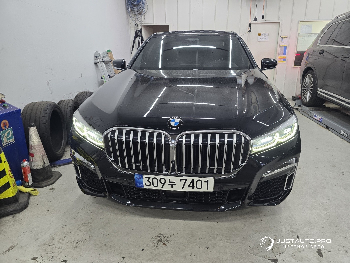 Автомобиль BMW 7-Series