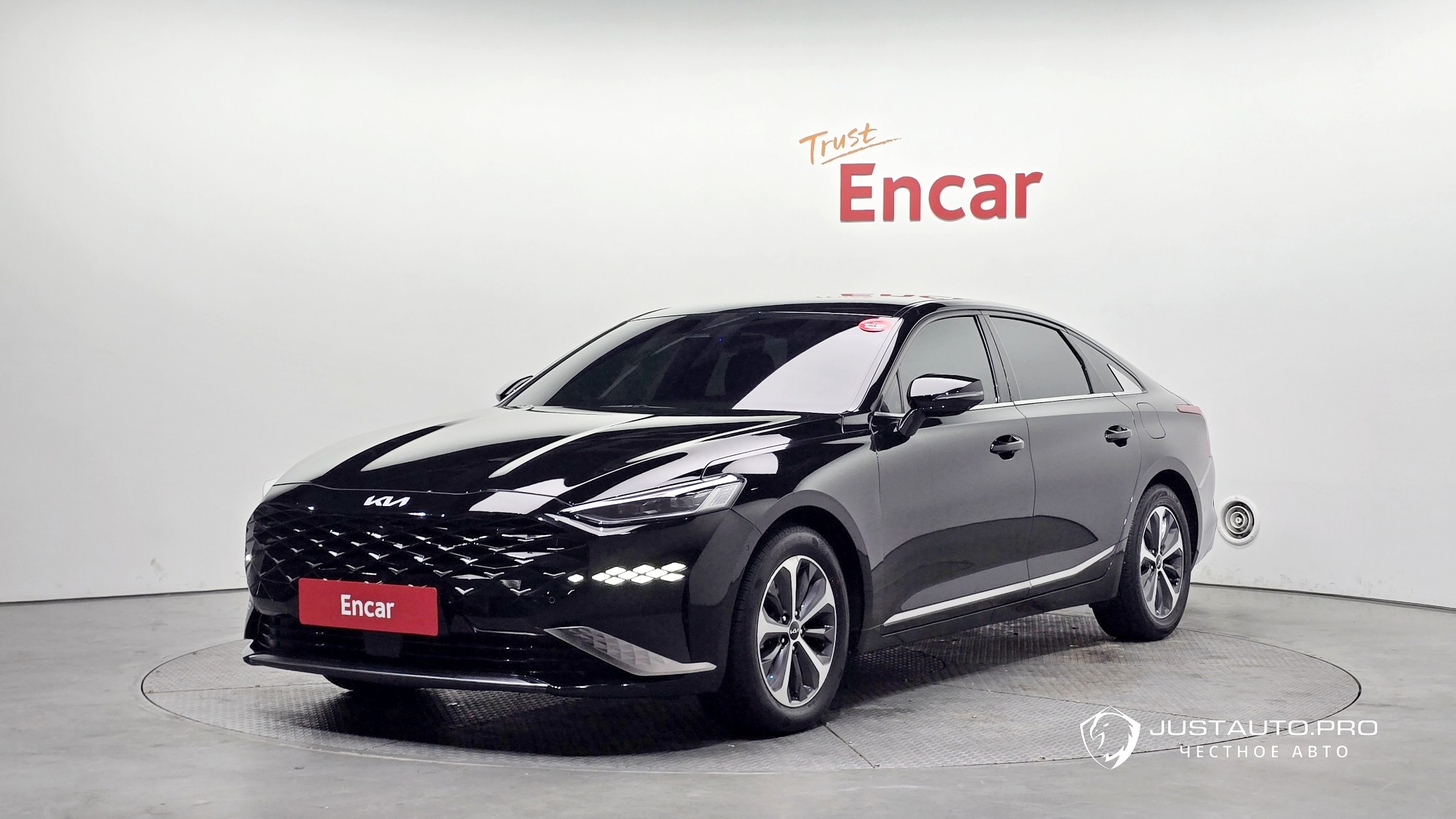 Автомобиль Kia K8