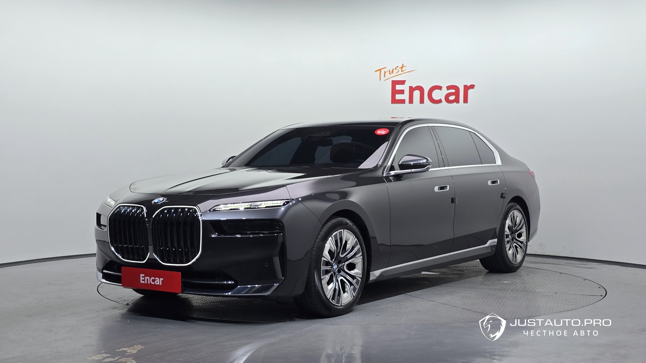 Автомобиль BMW 7-Series