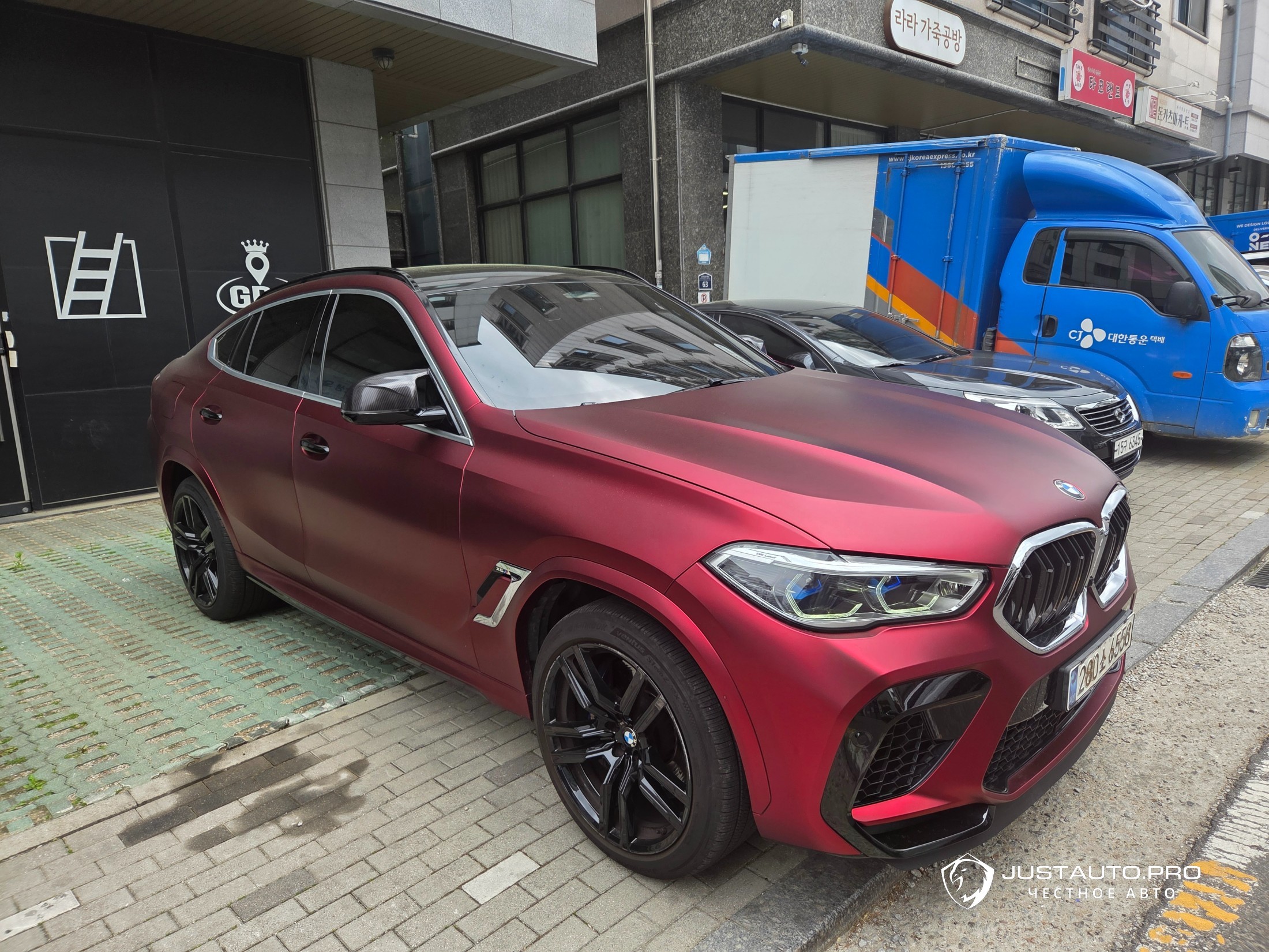 Автомобиль BMW X6M
