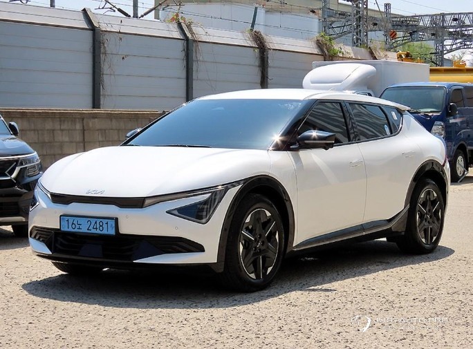 Автомобиль Kia EV6