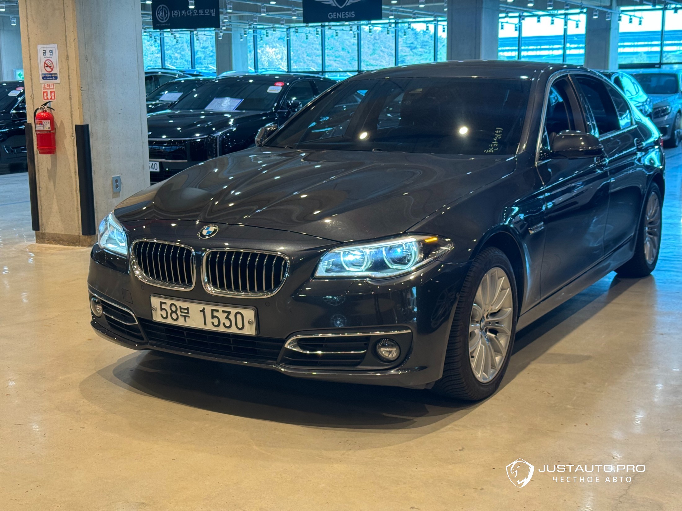 Автомобиль BMW 5-Series