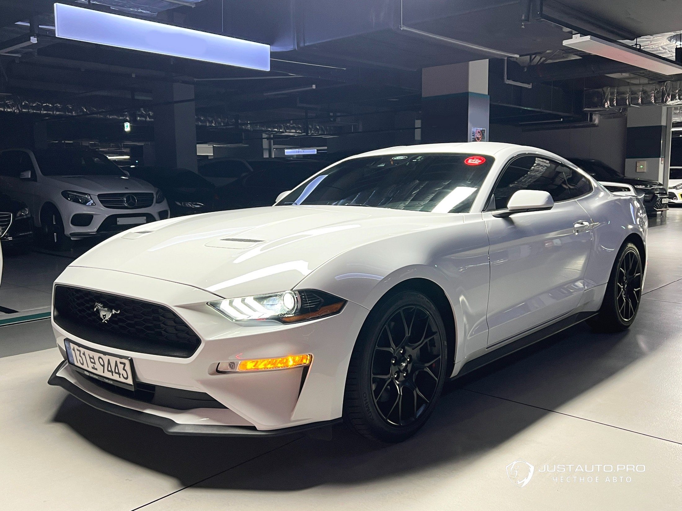 Автомобиль Ford Mustang