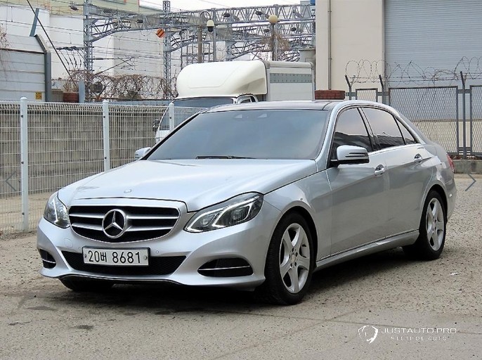 Автомобиль Mercedes-Benz E-Class