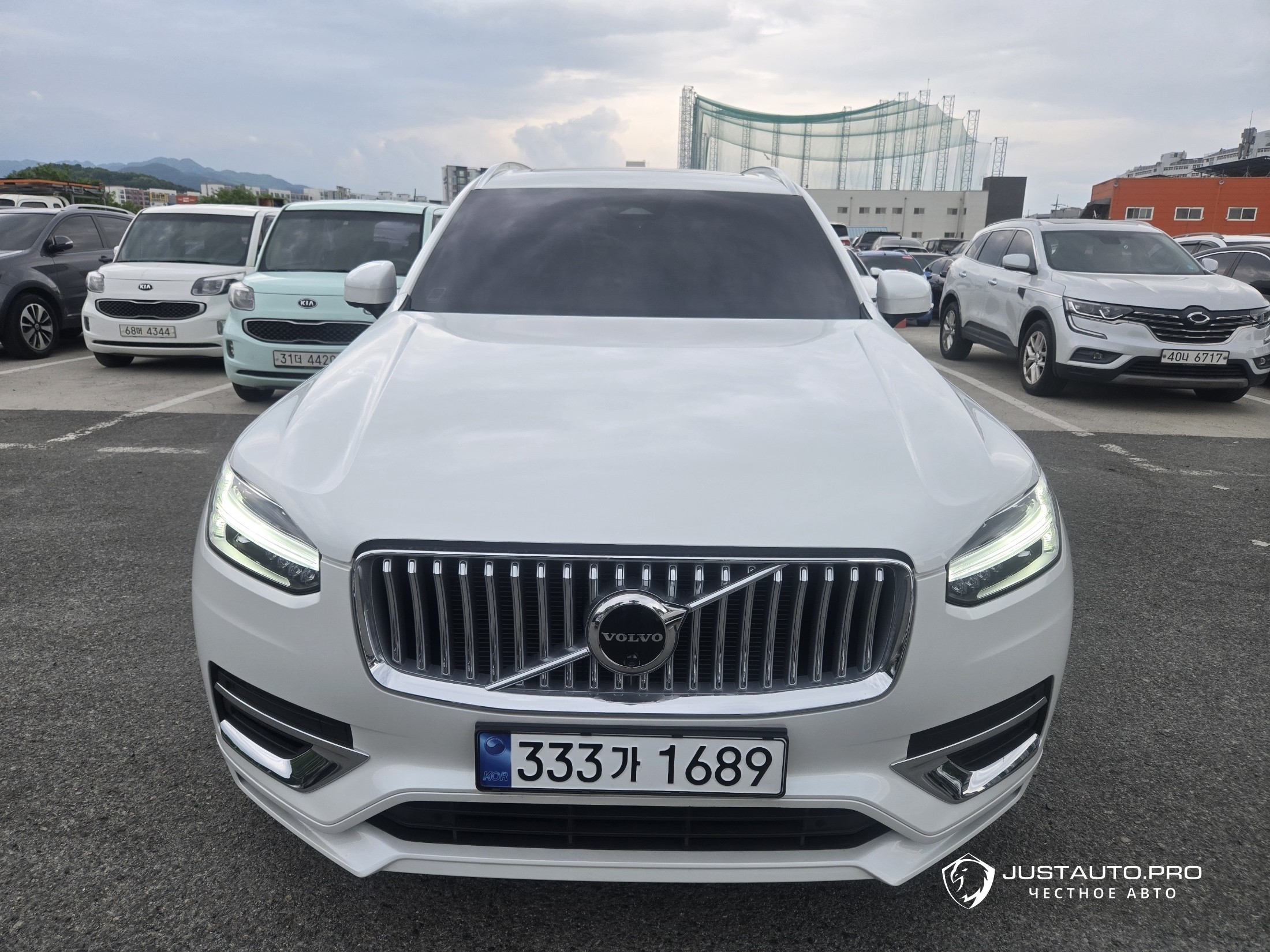 Автомобиль Volvo XC90