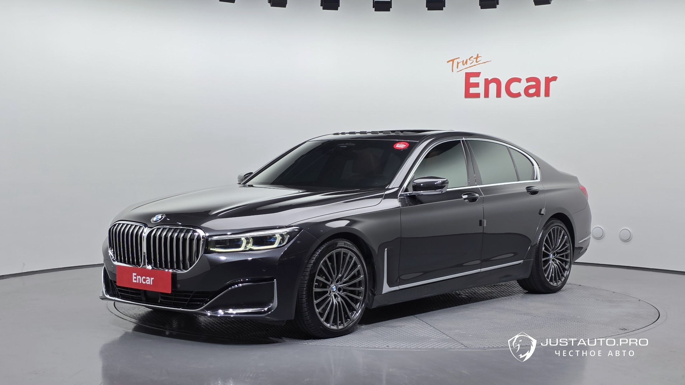 Автомобиль BMW 7-Series