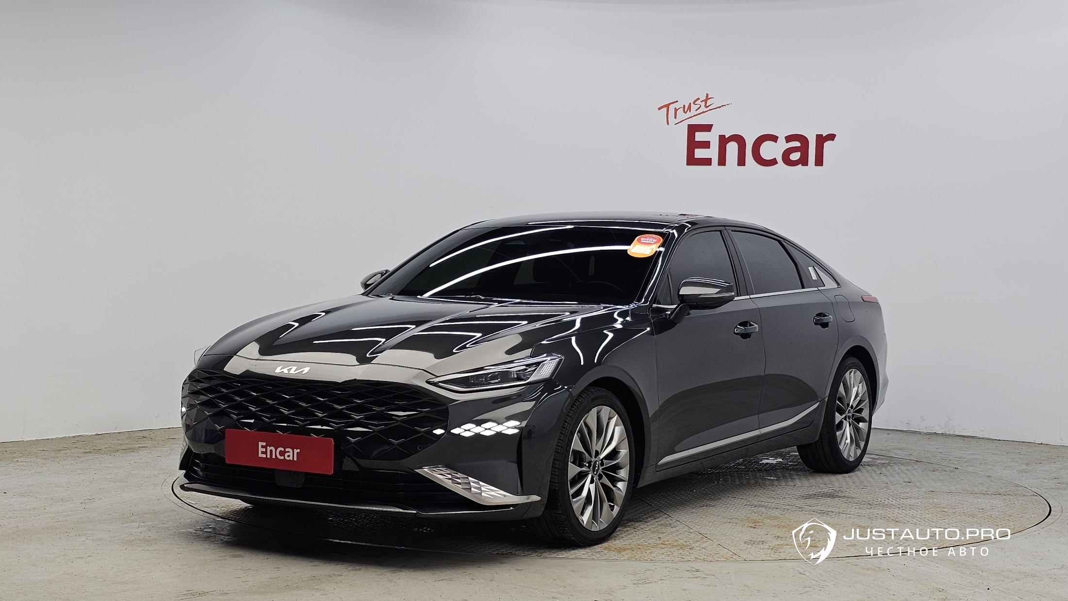 Автомобиль Kia K8