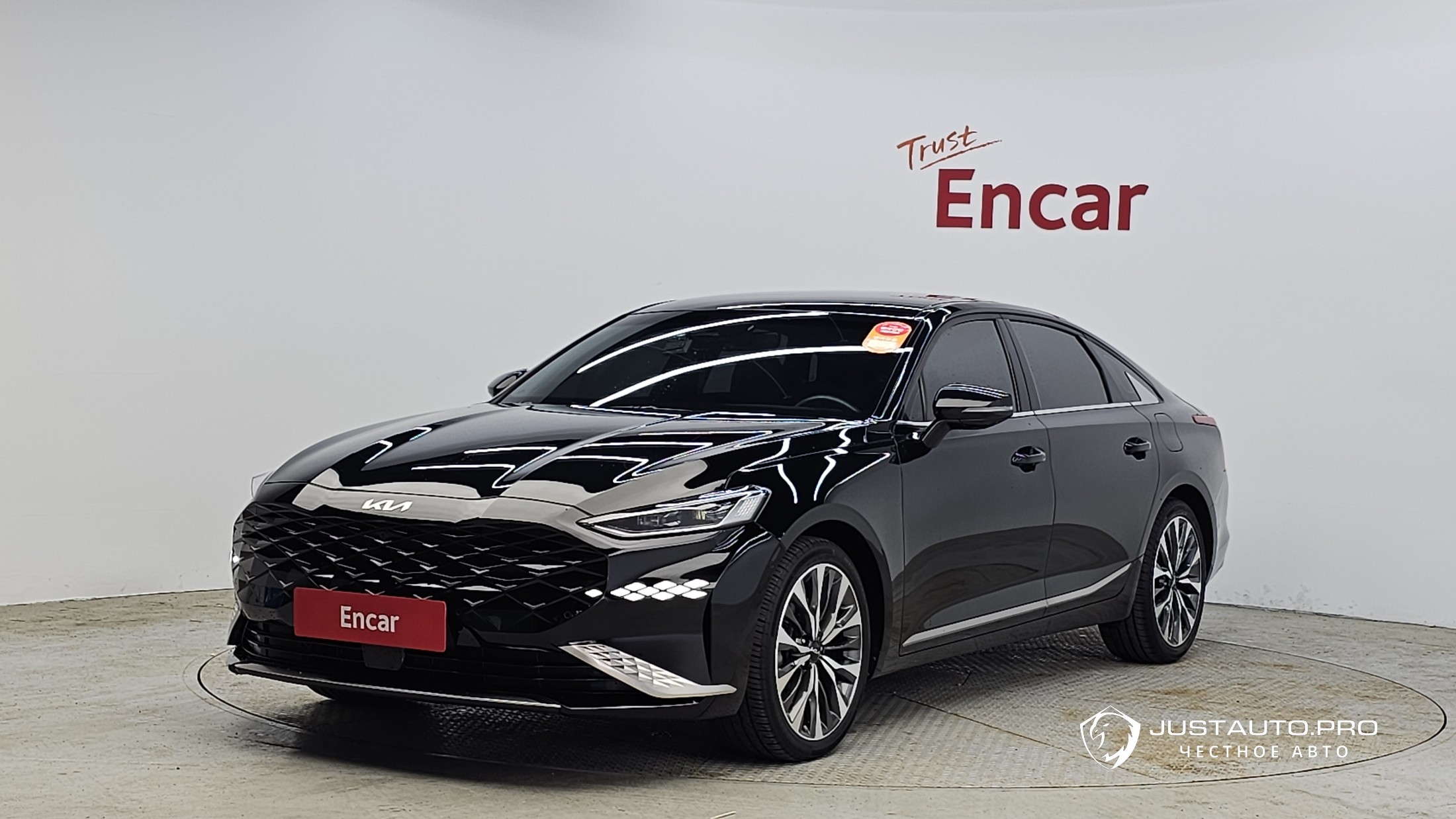 Автомобиль Kia K8