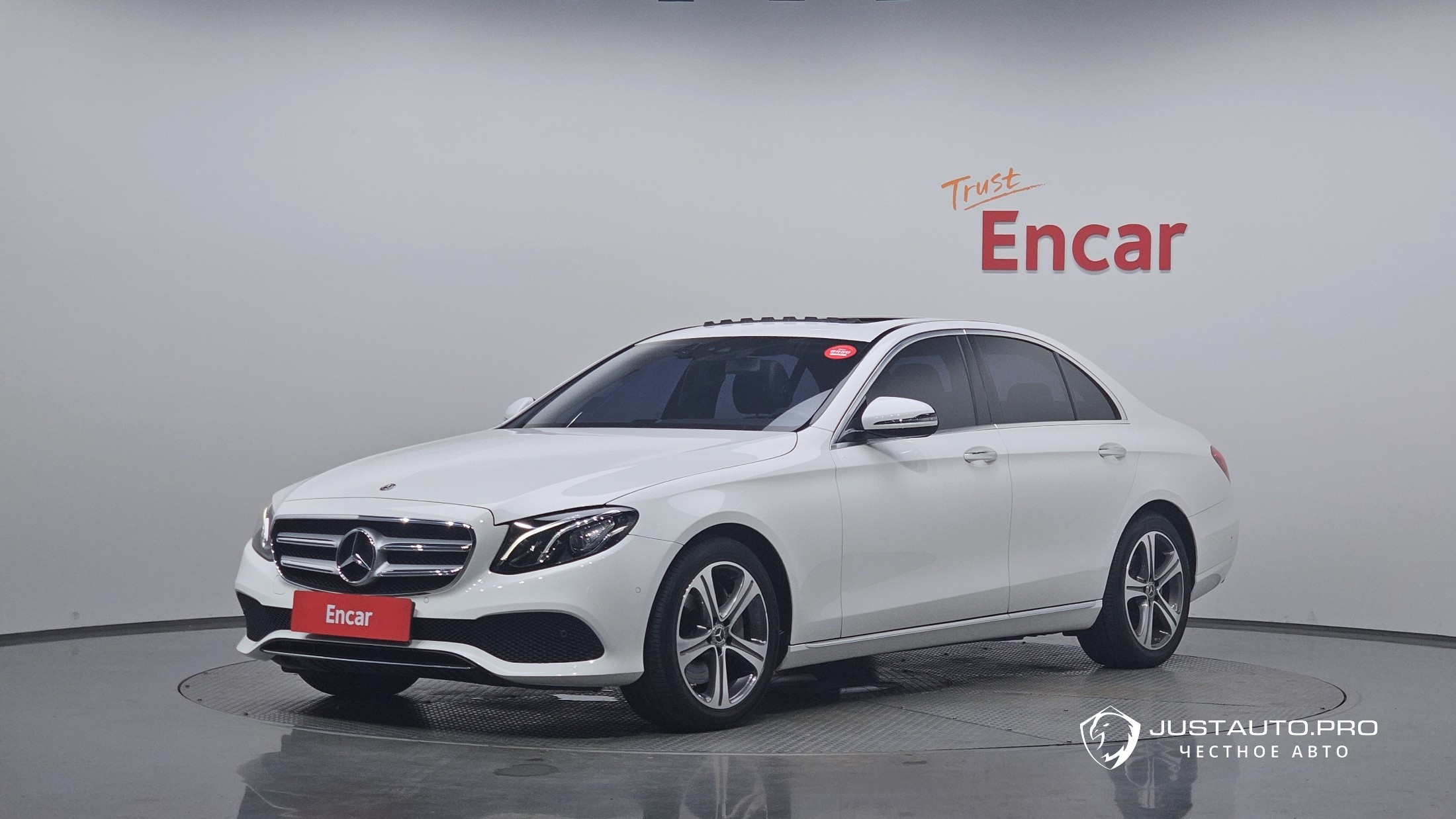Автомобиль Mercedes-Benz E-Class