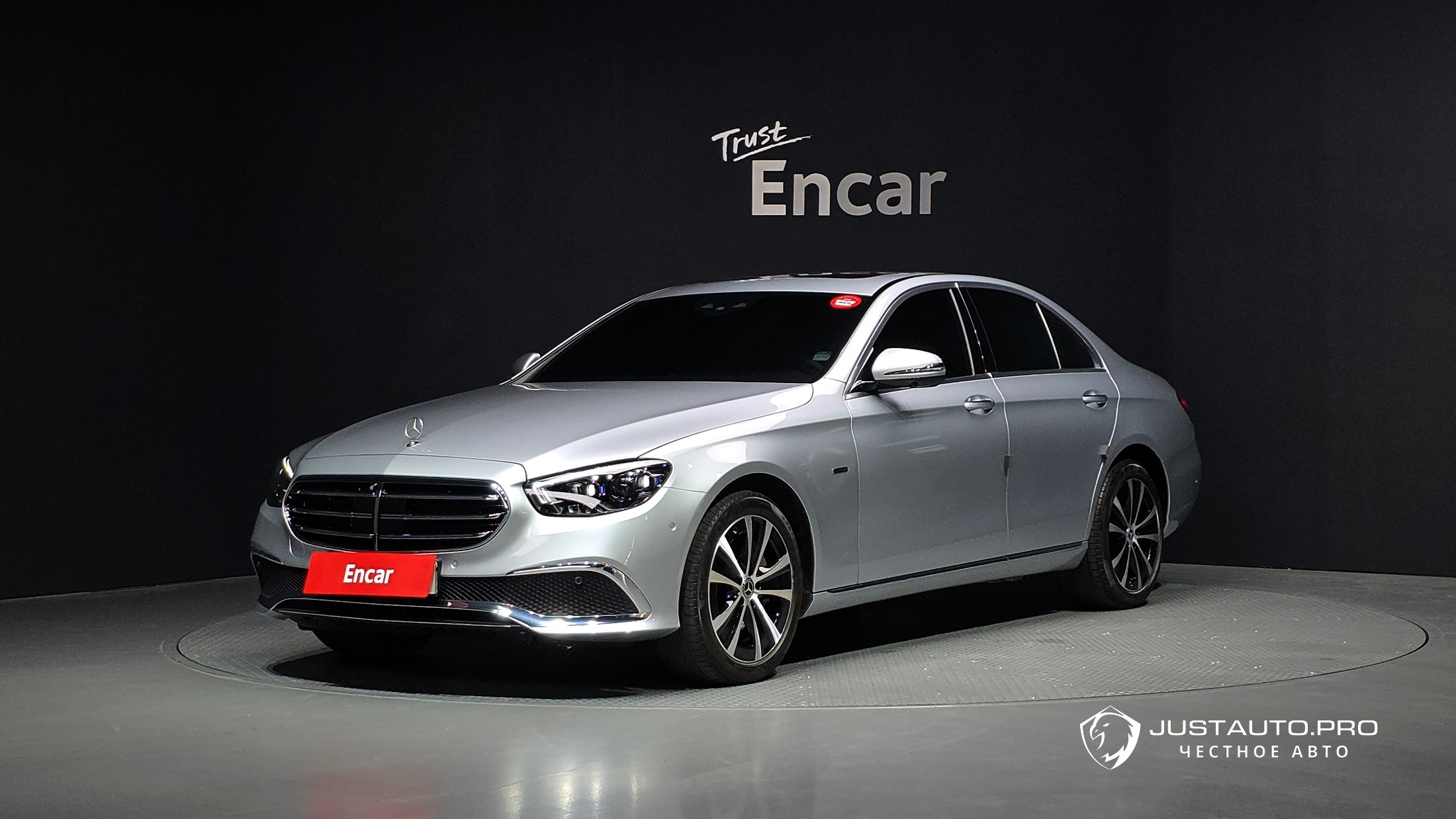 Автомобиль Mercedes-Benz E-Class