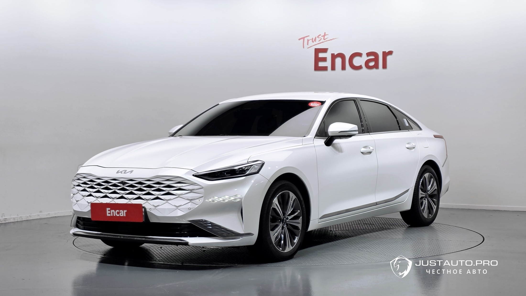 Автомобиль Kia K8