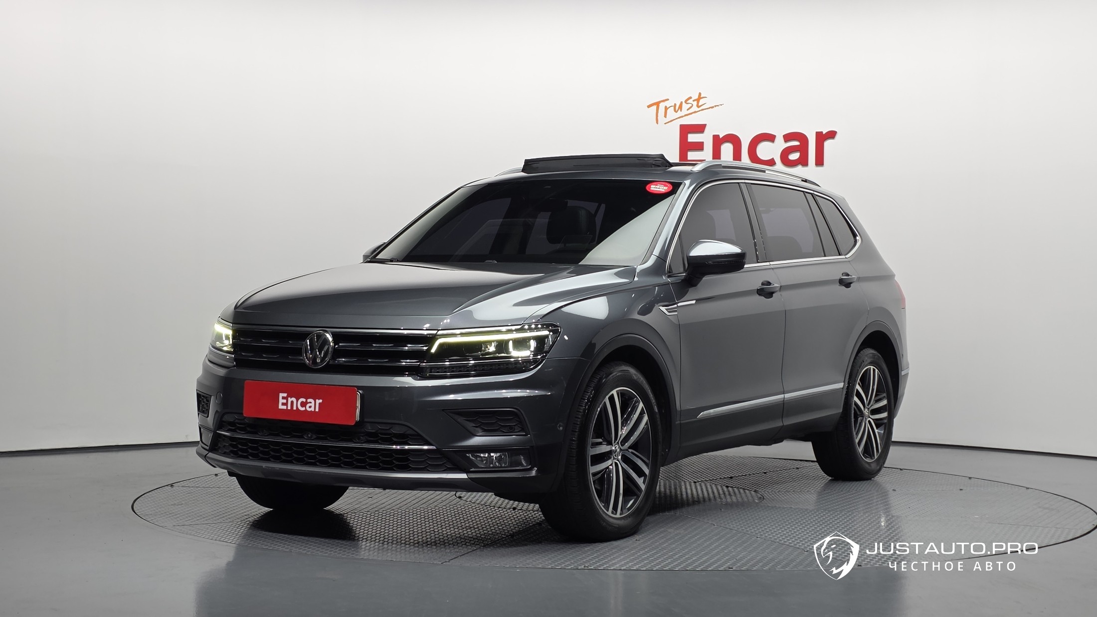 Автомобиль Volkswagen Tiguan