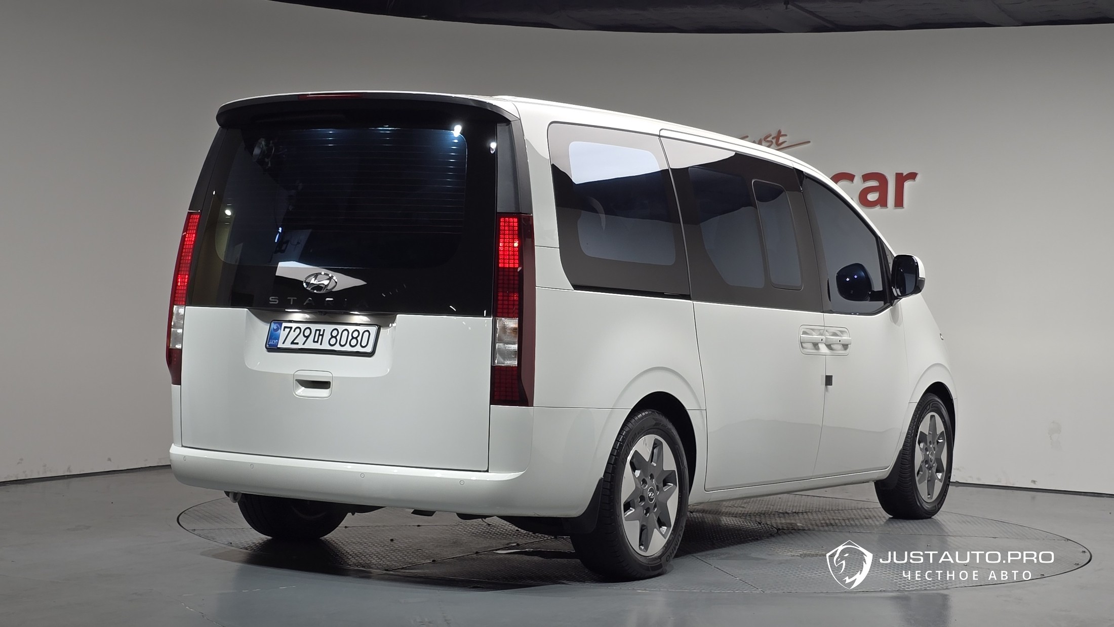 Автомобиль Hyundai Staria