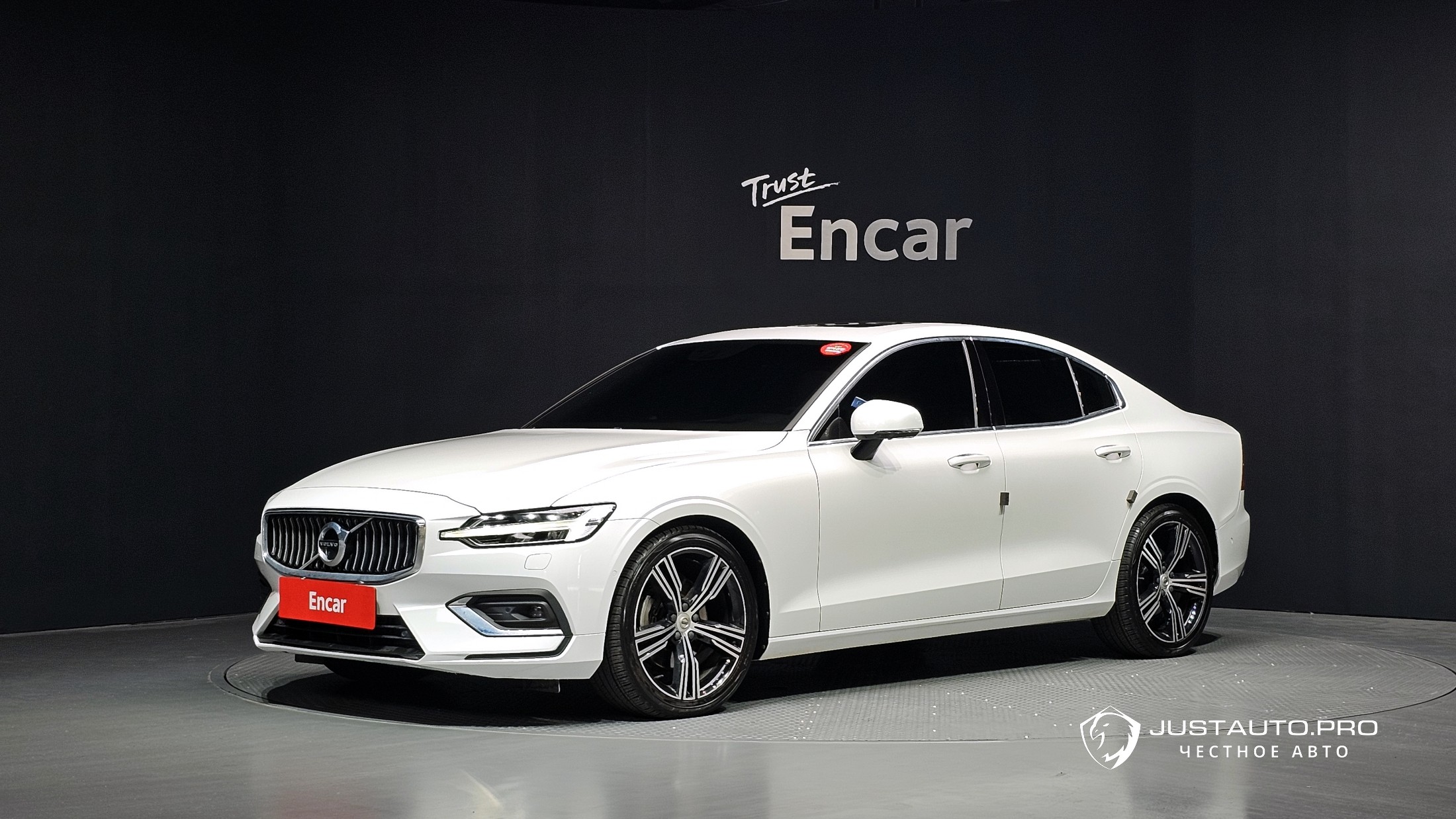 Автомобиль Volvo S60