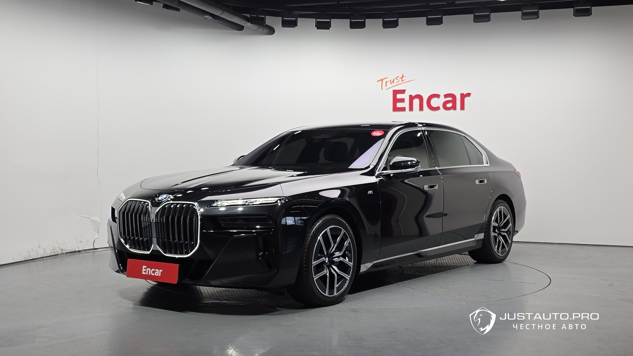 Автомобиль BMW 7-Series