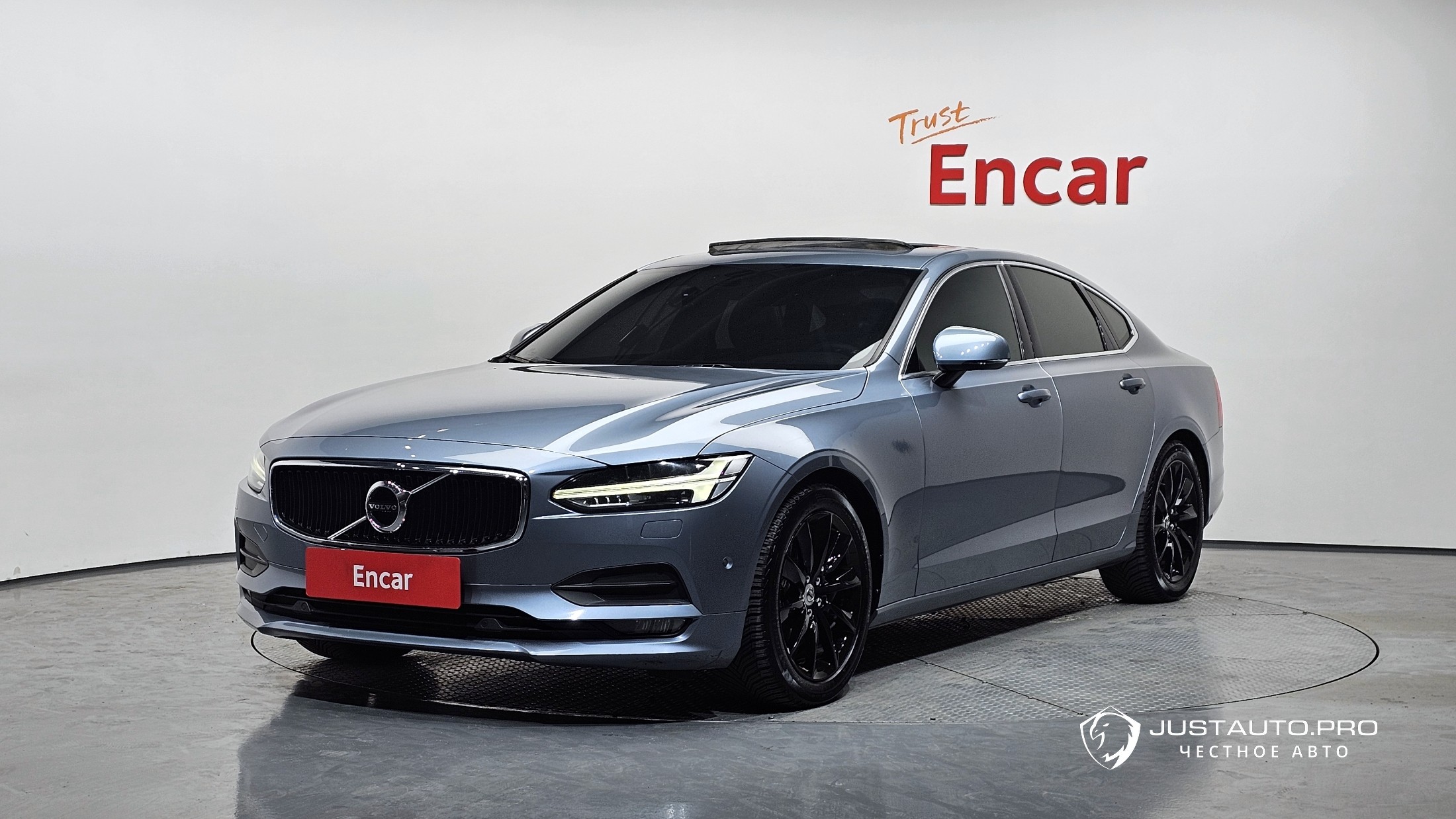 Автомобиль Volvo S90