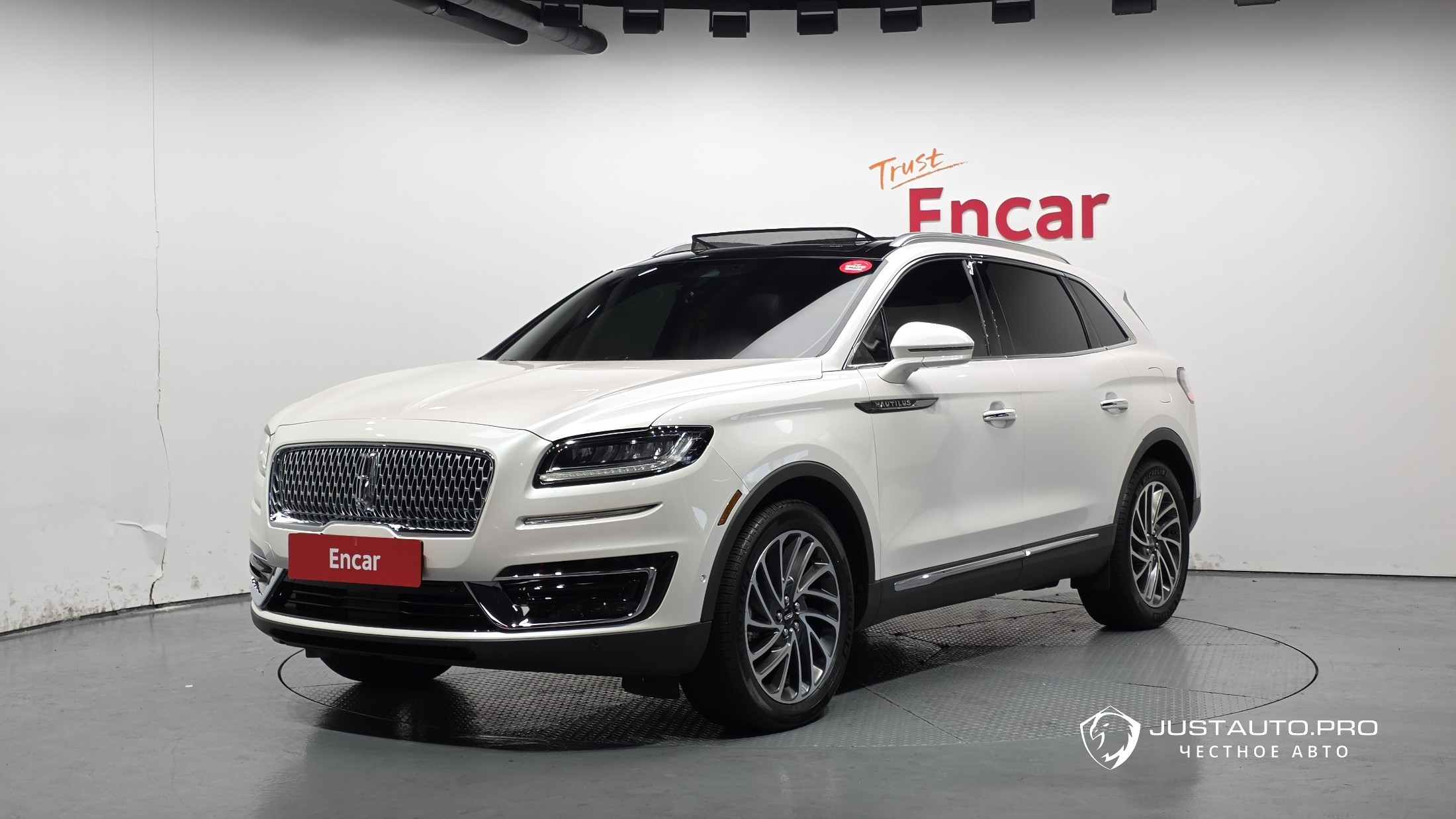 Автомобиль Lincoln Nautilus