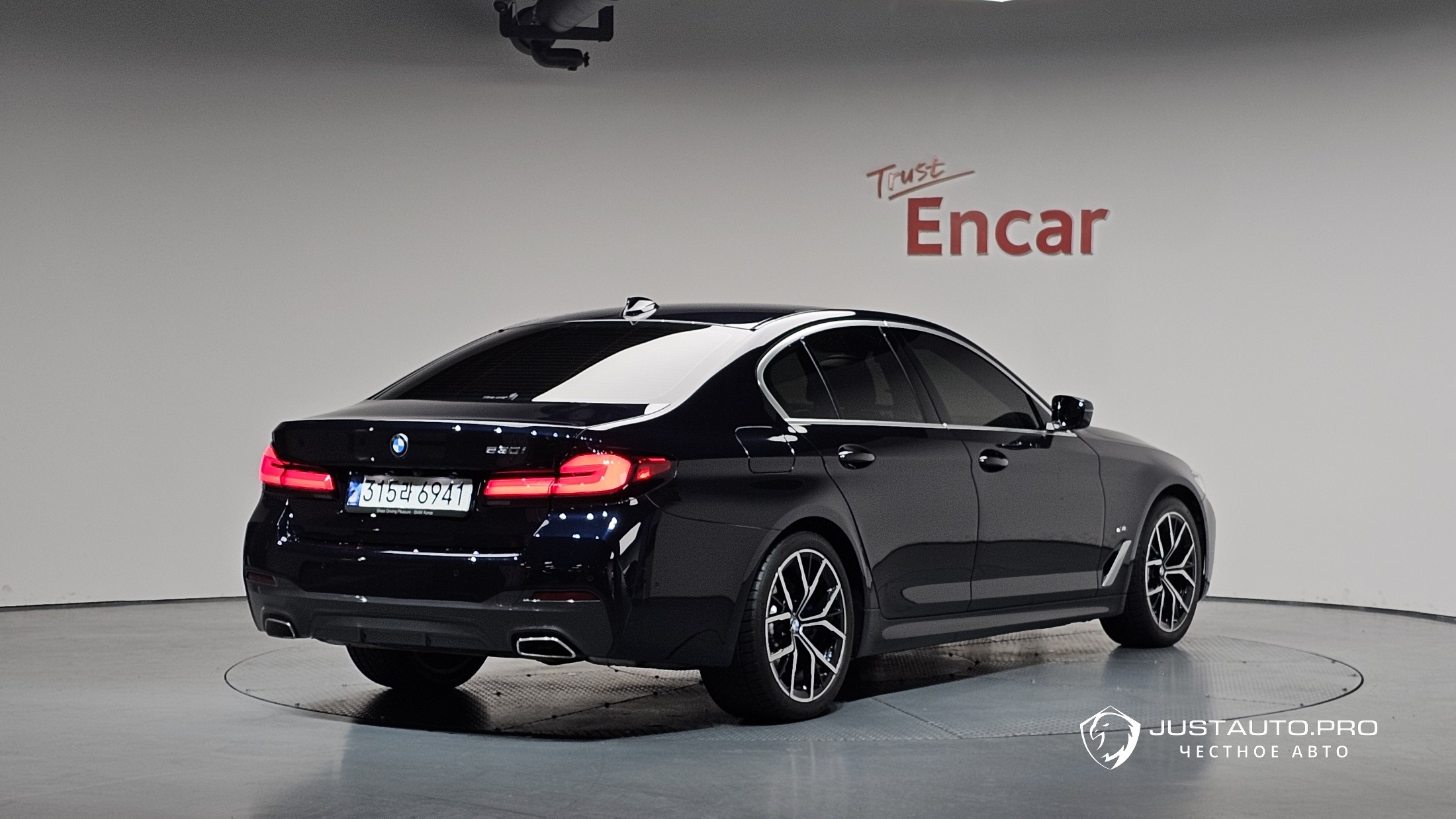 Автомобиль BMW 5-Series