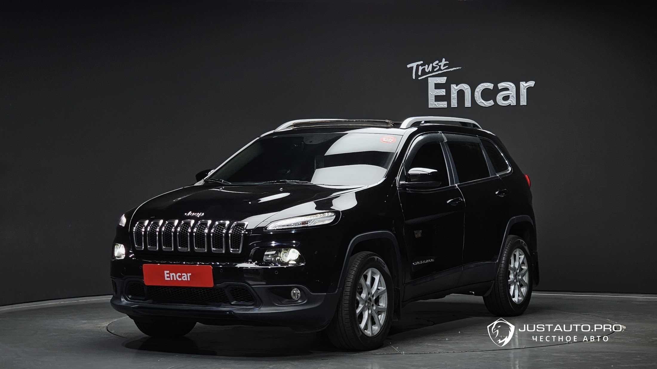 Автомобиль Jeep Cherokee