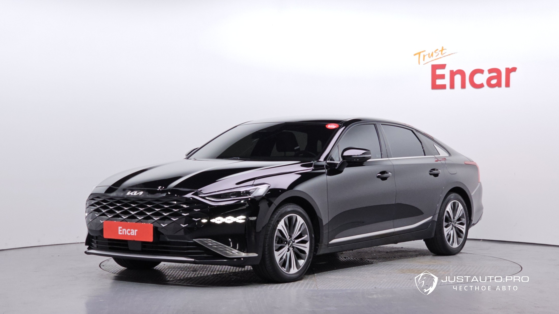 Автомобиль Kia K8