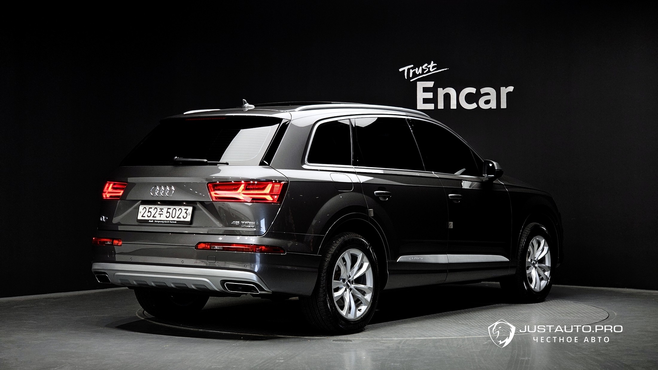 Автомобиль Audi Q7