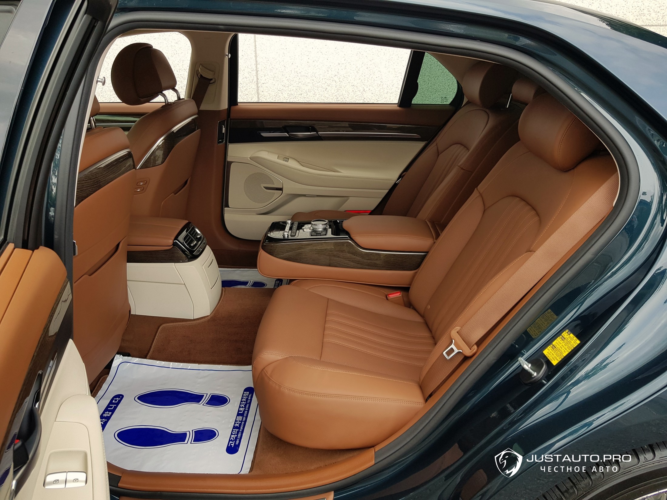 Автомобиль Genesis G90