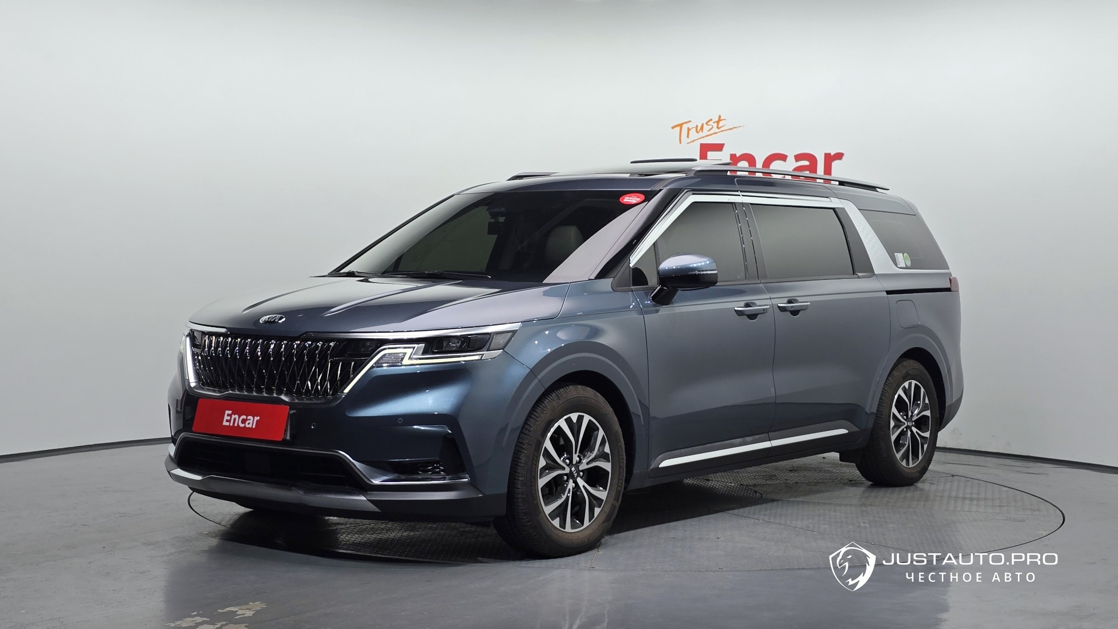 Автомобиль Kia Canival