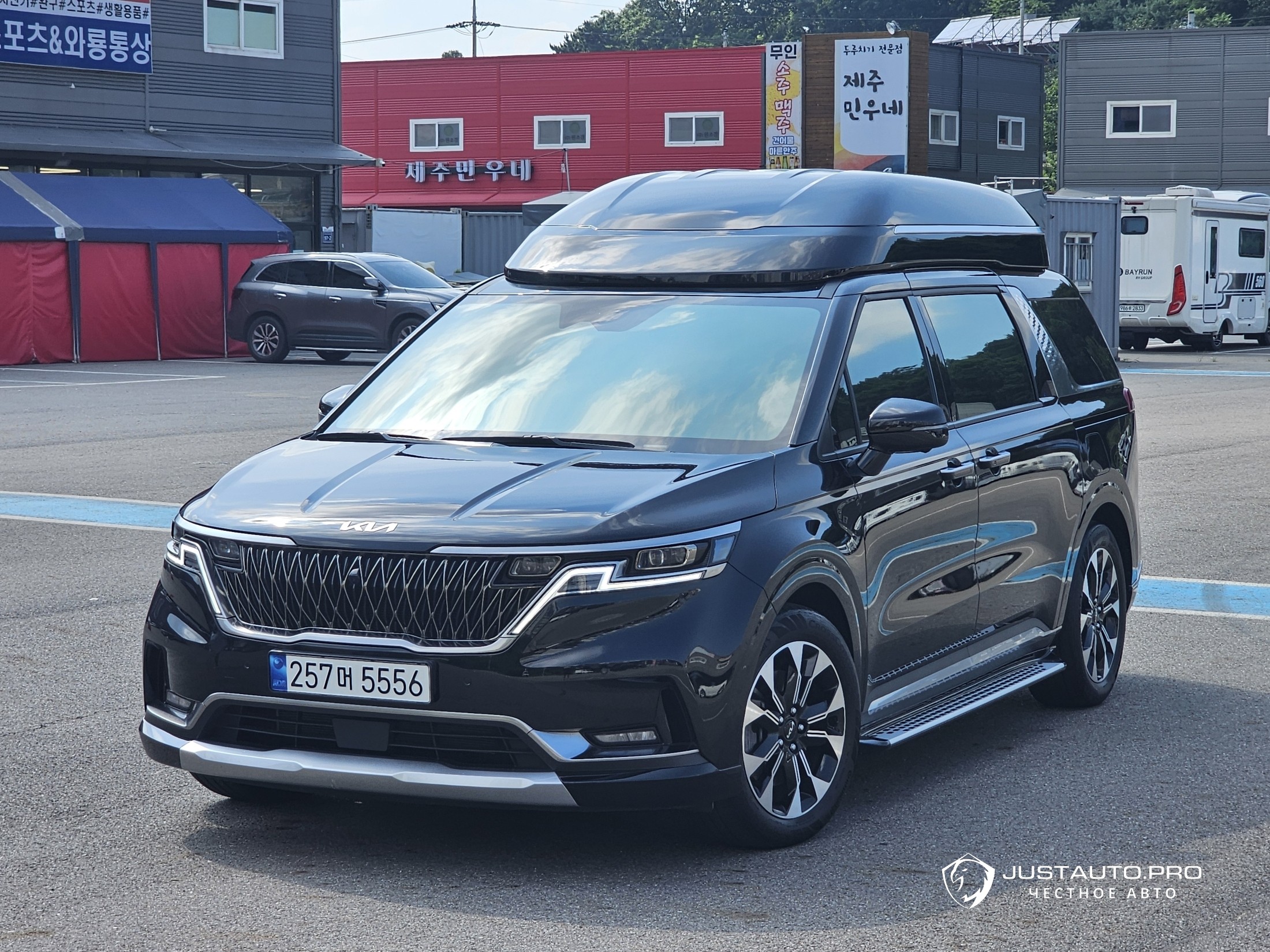 Автомобиль Kia Canival