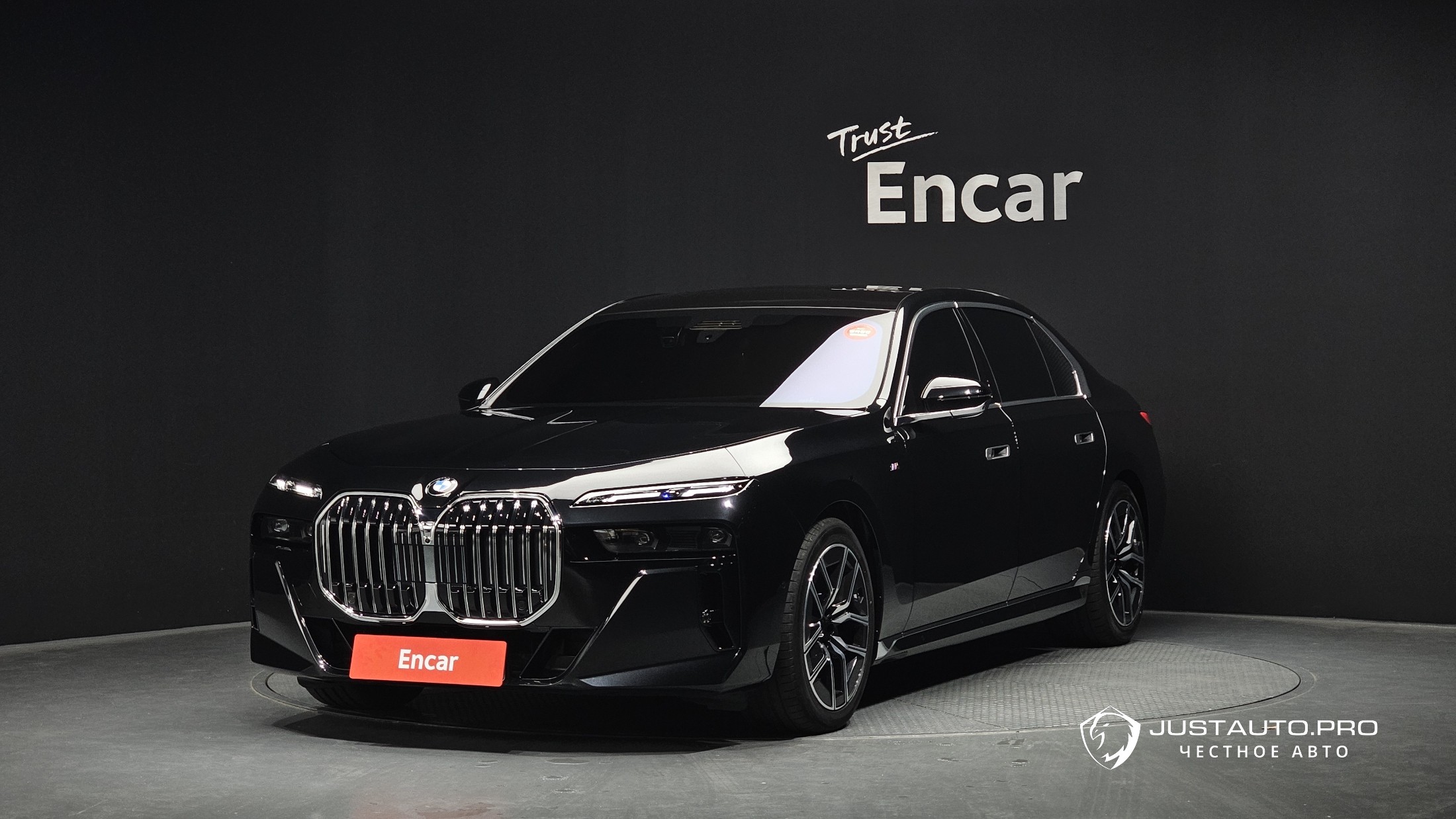 Автомобиль BMW 7-Series