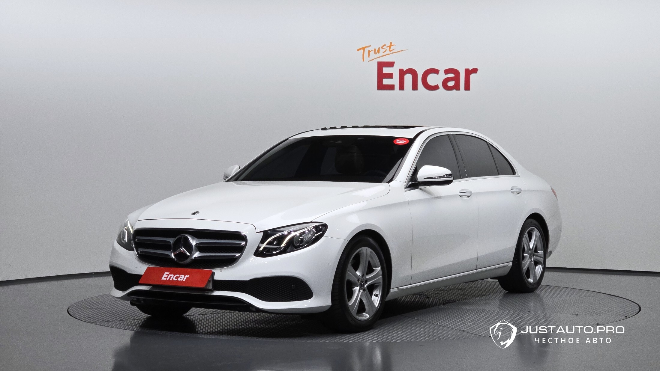 Автомобиль Mercedes-Benz E-Class