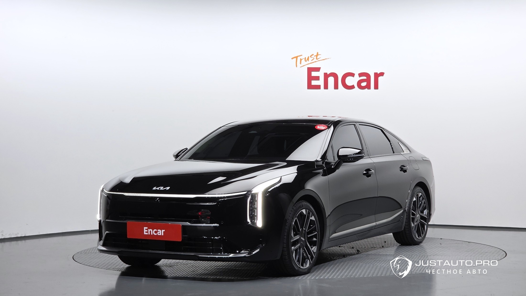Автомобиль Kia K8