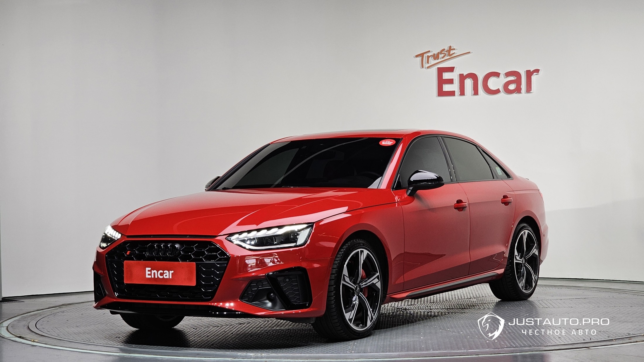 Автомобиль Audi S4
