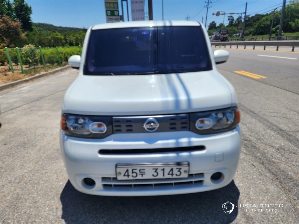 Автомобиль Nissan Cube