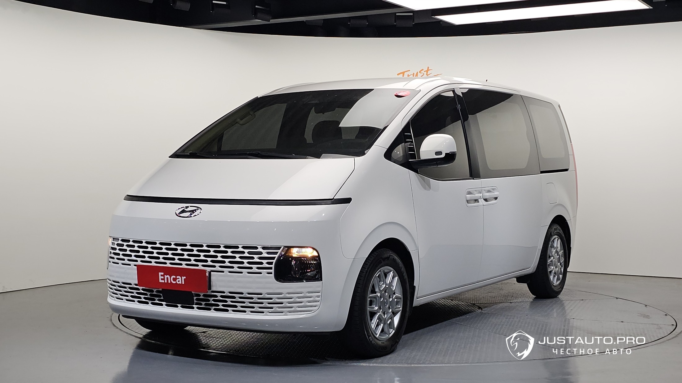 Автомобиль Hyundai Staria