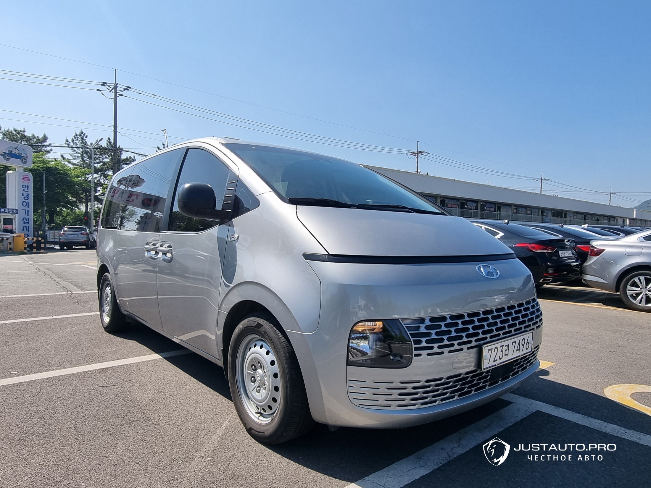 Автомобиль Hyundai Staria