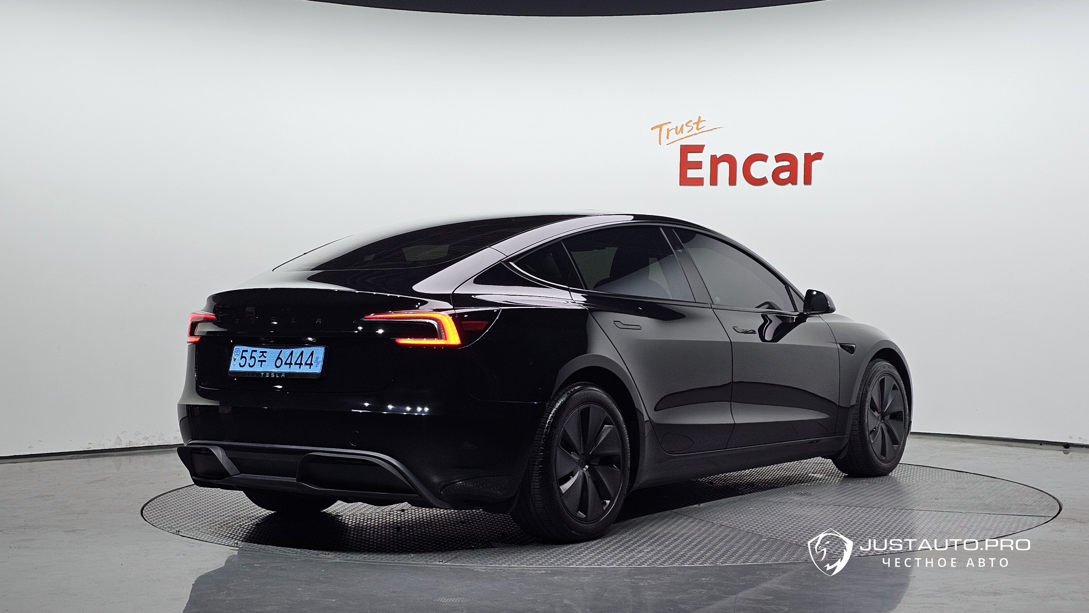 Автомобиль Tesla Model 3