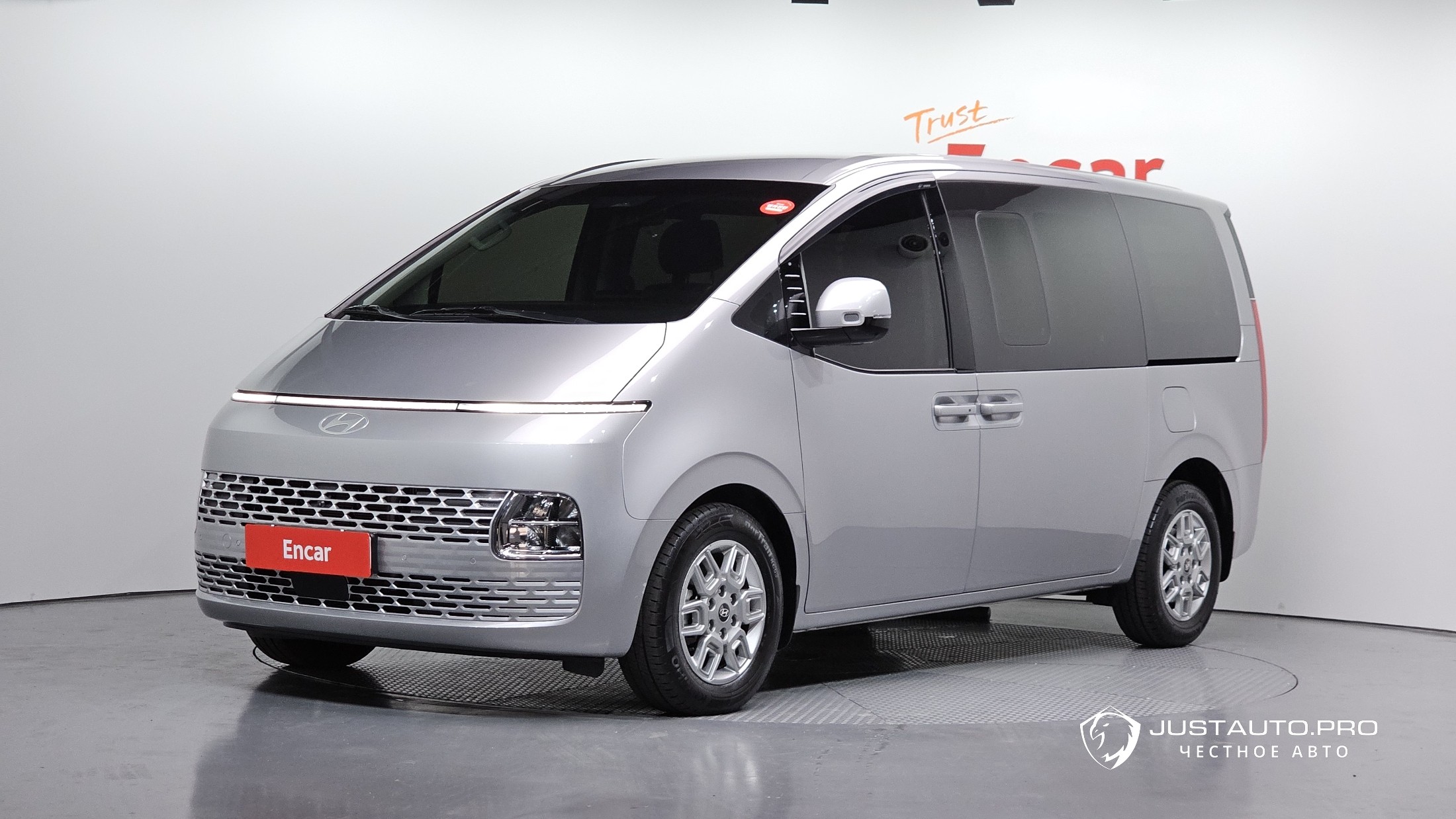Автомобиль Hyundai Staria