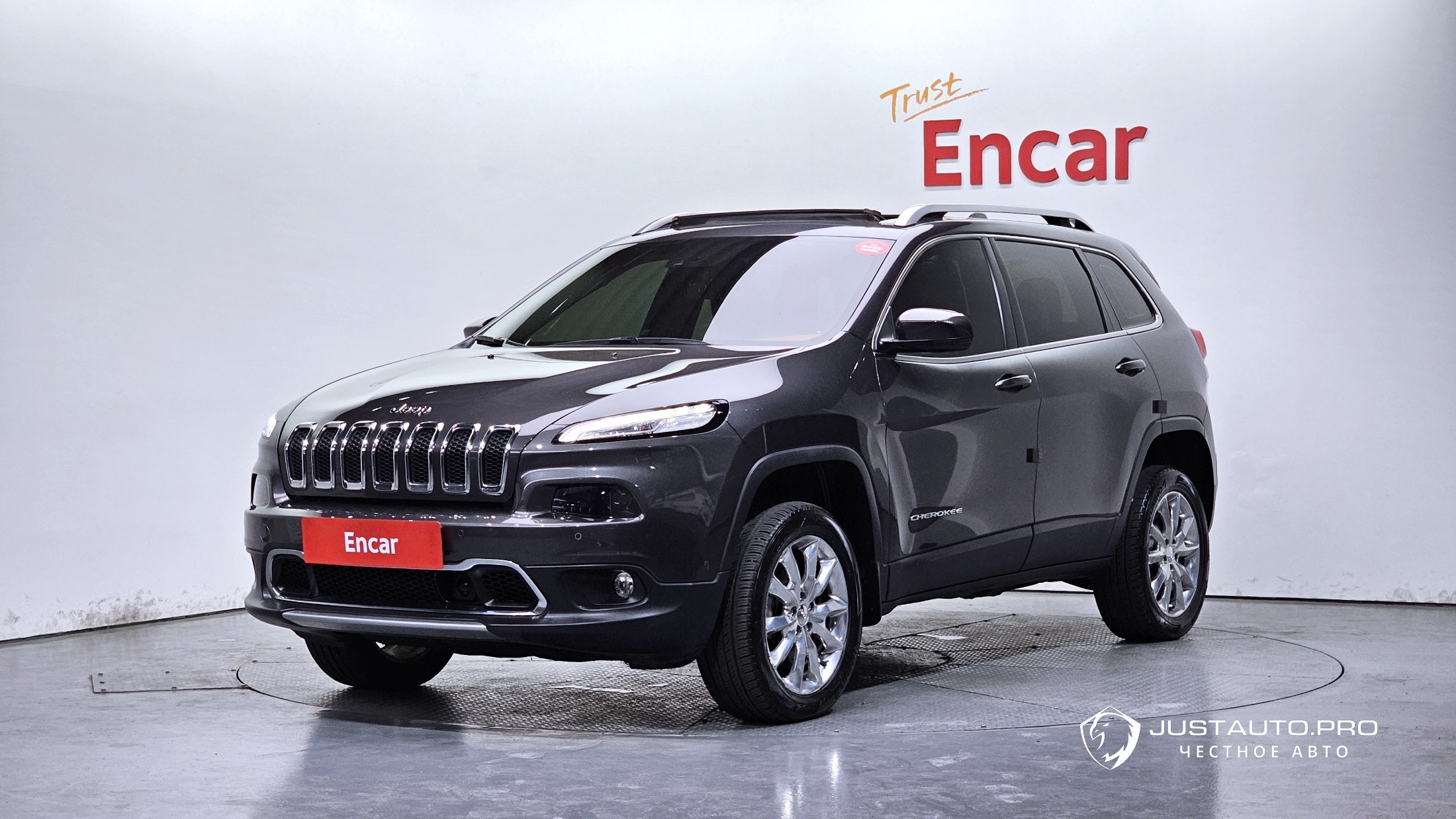 Автомобиль Jeep Cherokee