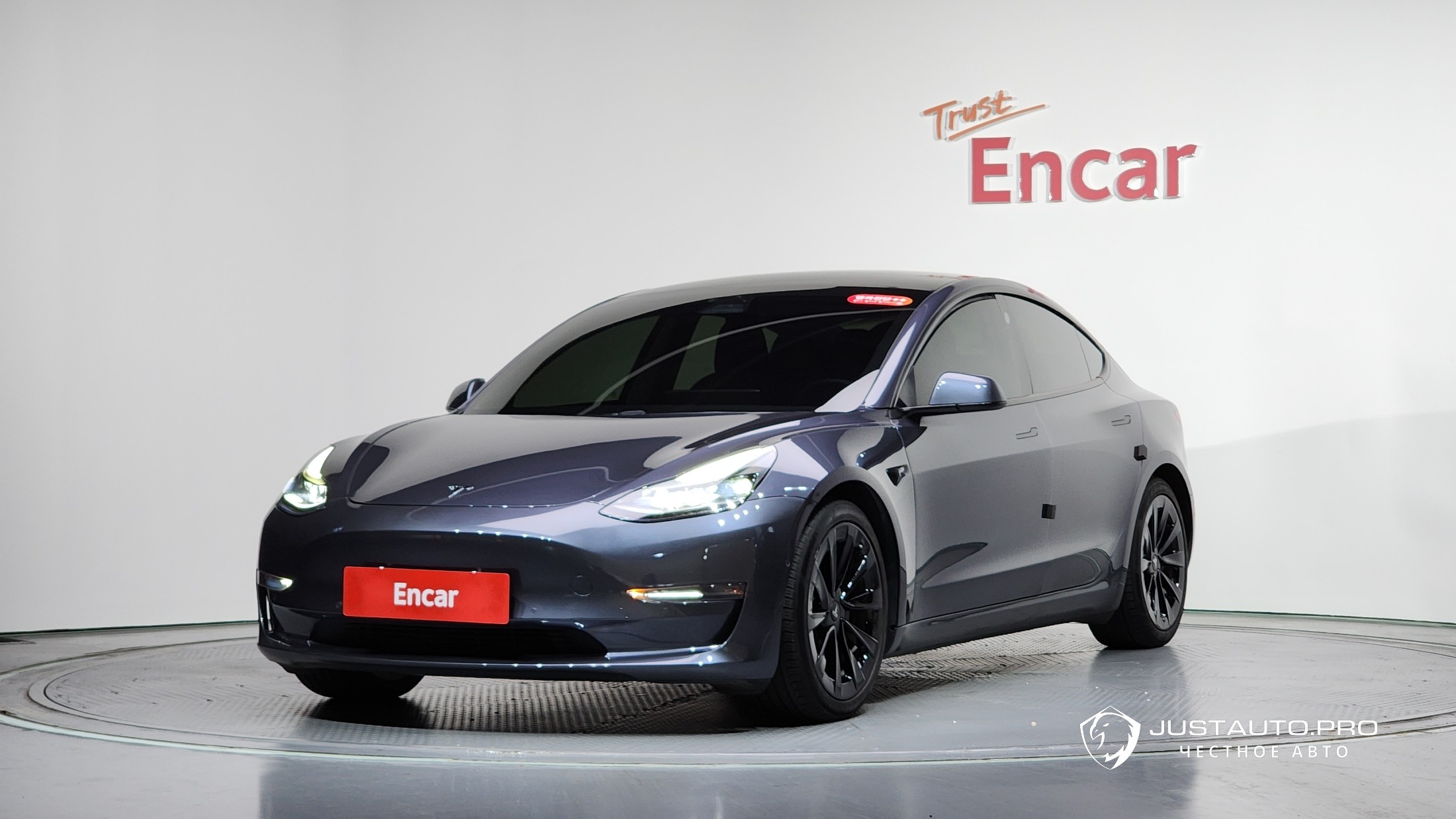 Автомобиль Tesla Model 3
