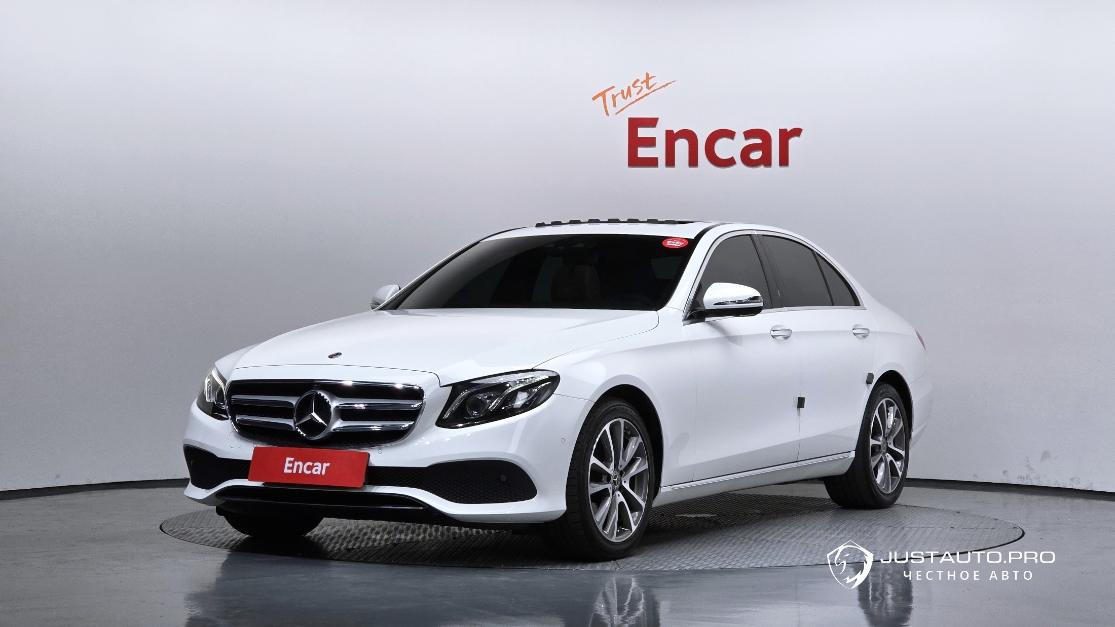 Автомобиль Mercedes-Benz E-Class