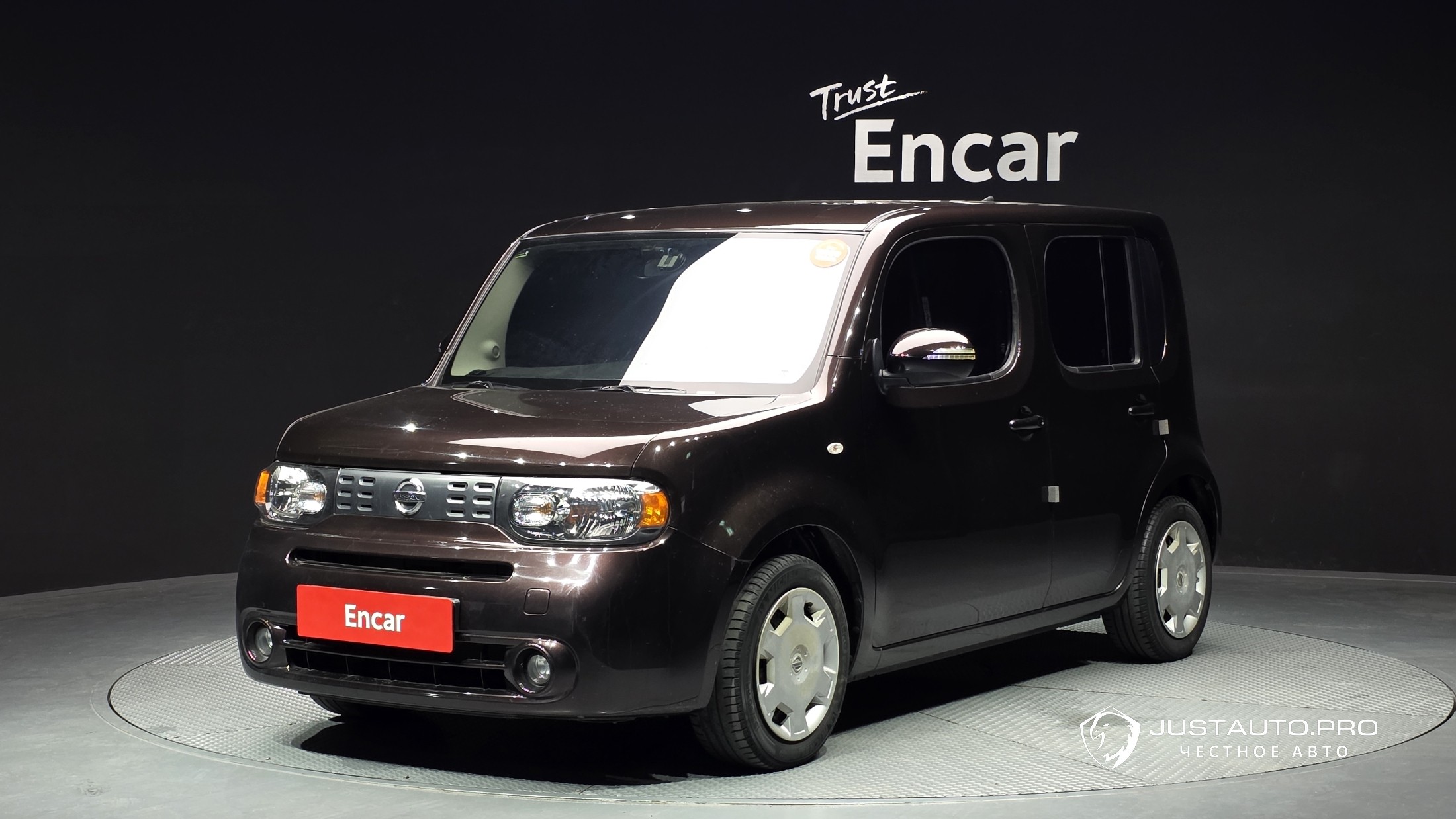 Автомобиль Nissan Cube