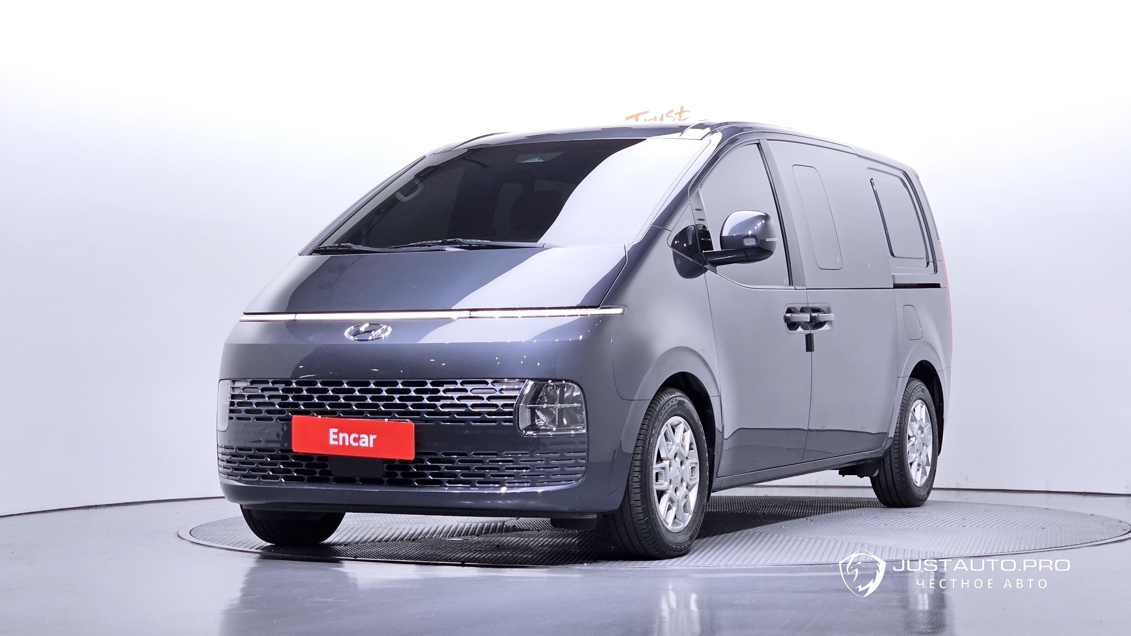 Автомобиль Hyundai Staria