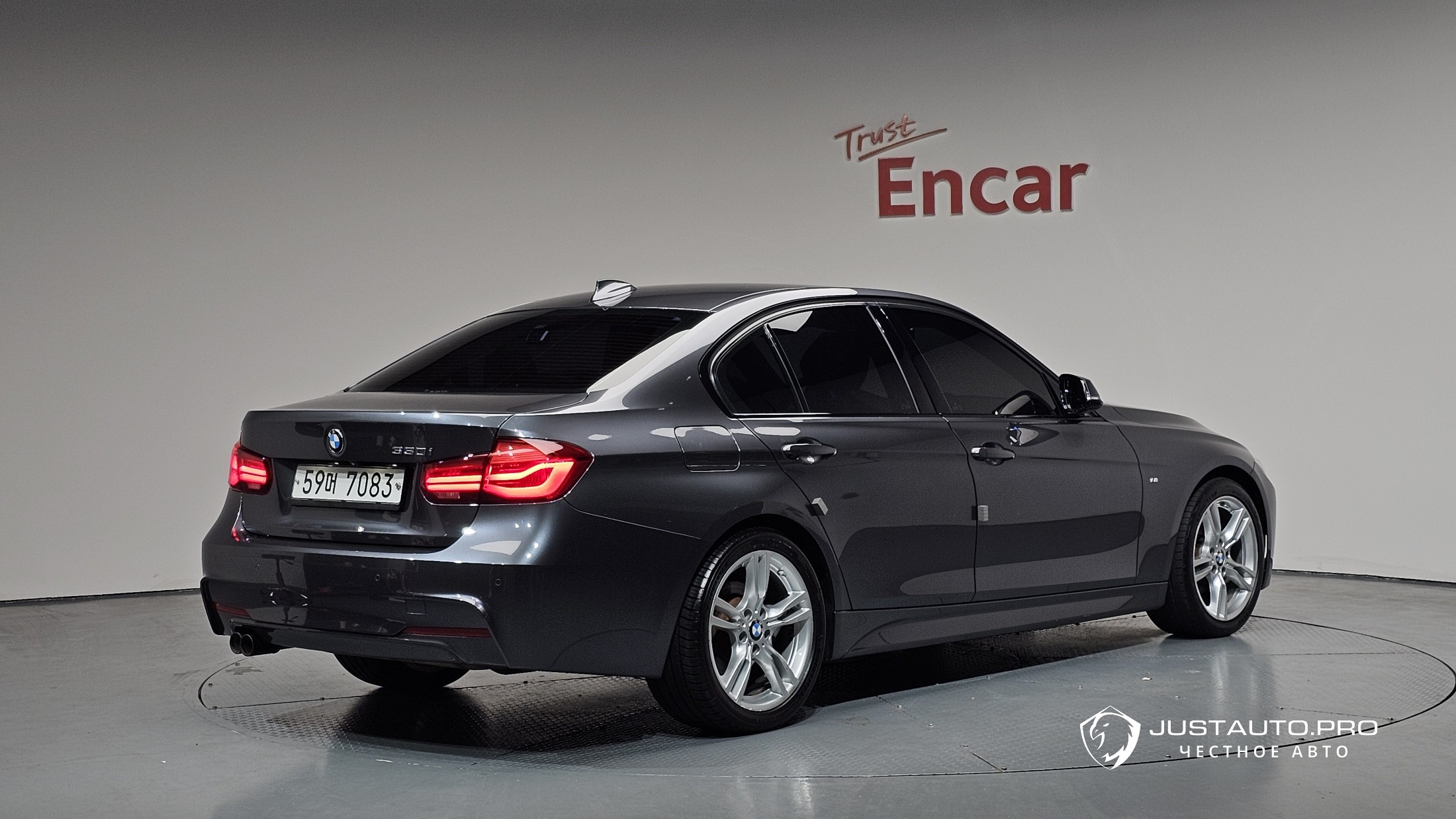 Автомобиль BMW 3-Series